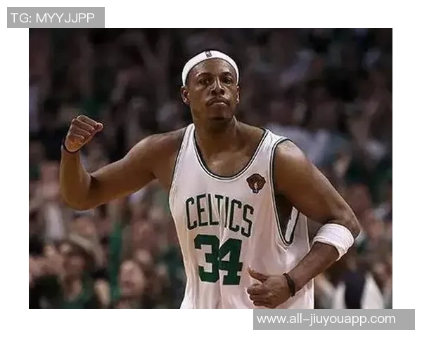 女主持调侃皮尔斯网友热议扑倒事件皮尔斯回应我们是搭档我有女友