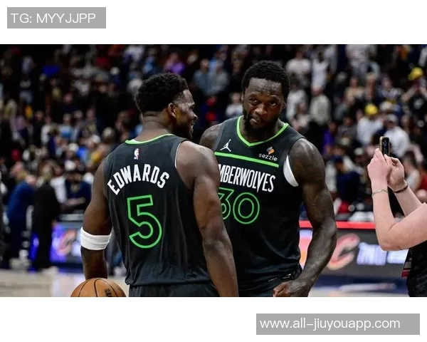 兰德尔第三节发力砍下28分助力球队逆转展现二当家风采