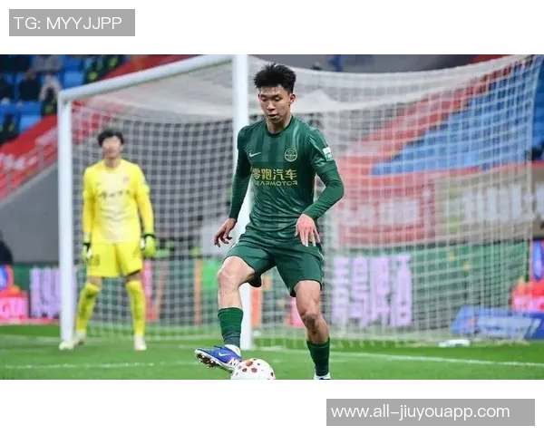 陶强龙兑现承诺赠球王钰栋期待下一届U23亚洲杯再创佳绩 陶强龙兑现承诺赠球王钰栋期待下一届U23亚洲杯再创佳绩