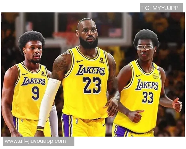 詹姆斯谈球队会议后表现称赞回应展现团队精神与决心